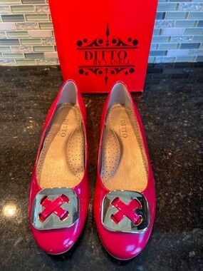 Women's Fuschia Patent Leather Ballet Flats Size 8